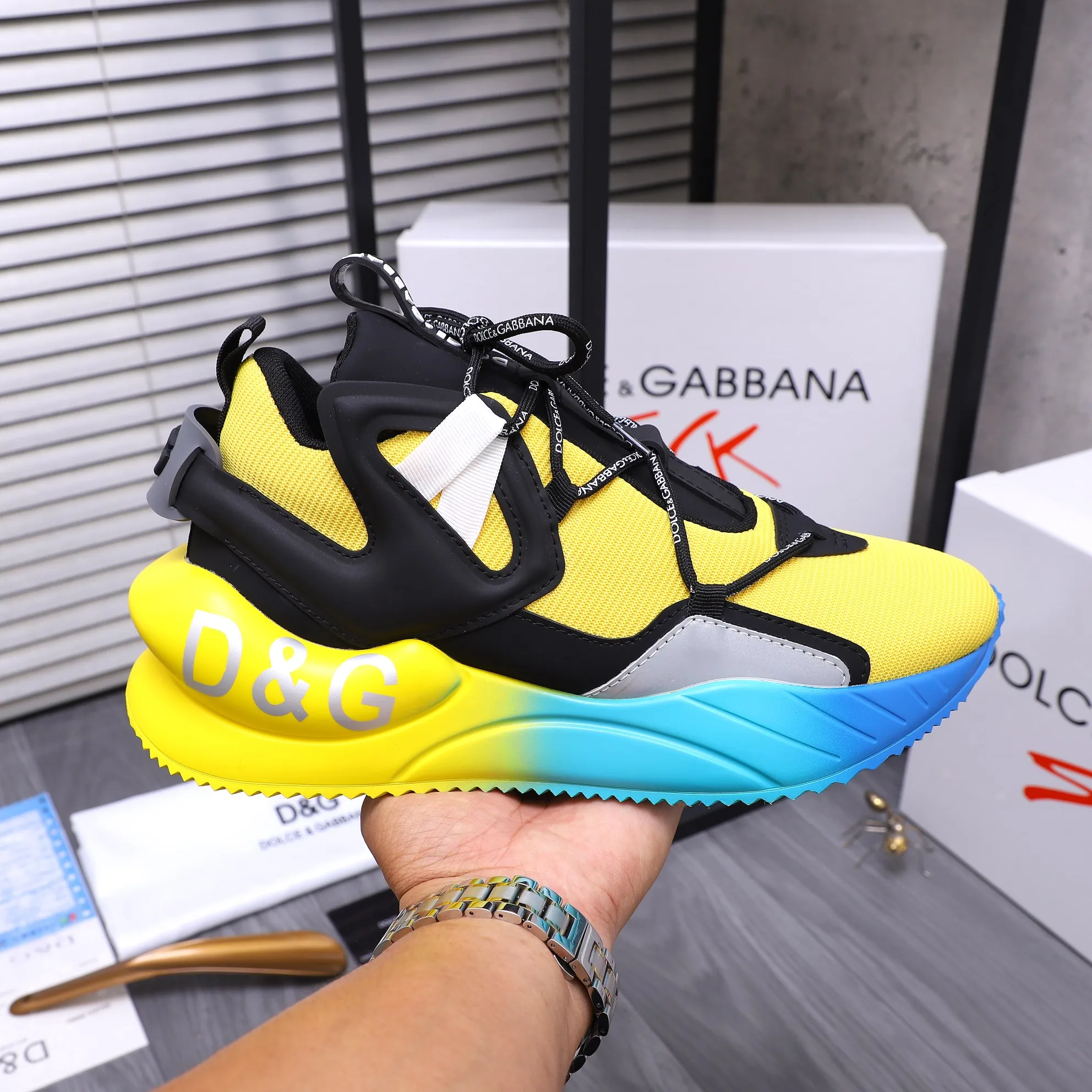 Men's shoes 💰540 Product trademark: DG (Dolce & Gabbana) couple's casual shoes Regular size: 36-46 Product materials: Selected fly woven breathable upper, mesh lining, cowhide insole, original outsole